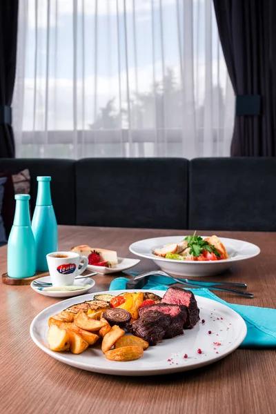 Sliced medium rare grilled Steak Ribeye with french fries — Foto de Stock