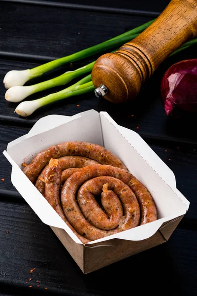 Grilled Sausage Circle Food Delivery Box Traditional Spiral Pork Sausages — Stock Photo, Image