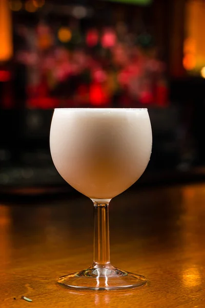 Grand Cocktail Pina Colada Dans Pub Nuit Sur Comptoir Bar — Photo