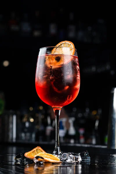 Klassisk Aperol Cocktail Baren Klassisk Italiensk Aperol Spritz Cocktail Glas — Stockfoto