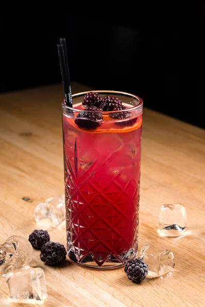 Blackberry Smash Cocktail Met Munt Koude Rode Limonade Met Bramen — Stockfoto