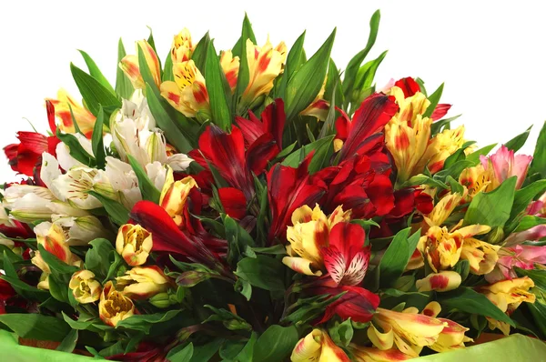 Букет цветов в зеленой и красной упаковке — стоковое фото