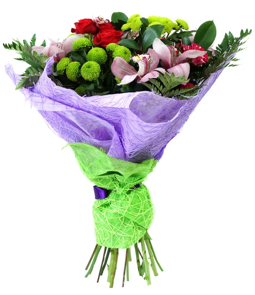 Букет цветов в зеленом и фиолетовом пакетах — стоковое фото