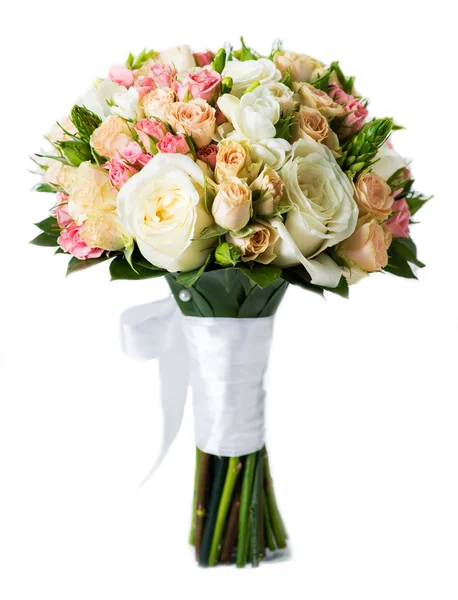 흰색 바에 고립 된 부드러운 음색에 신부 꽃다발의 클로즈업 — 스톡 사진
