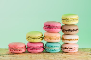 serisi renkli ve lezzetli Fransız çerezleri Macarons bir renkli 