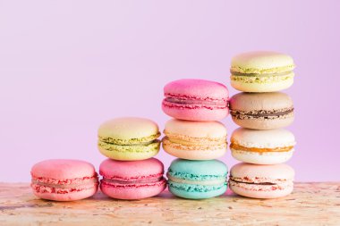 serisi renkli ve lezzetli Fransız çerezleri Macarons bir renkli 