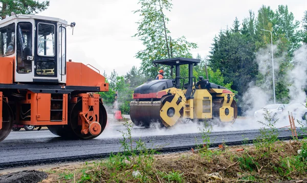 Road rollers building the new asphalt road, the process of layin — Stock Photo, Image