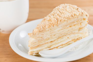 Lezzetli pasta plaka ahşap arka plan üzerinde tablo üzerinde