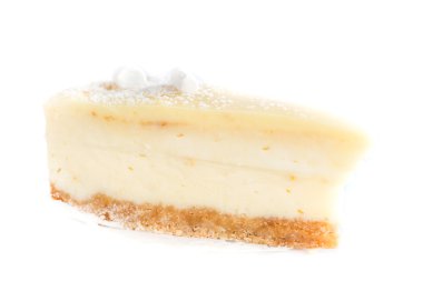 Beyaz bir arka plan üzerinde izole lezzetli peynirli kek