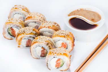 Susam (sığ Dof ile yılan balığı closeup Japon suşi)