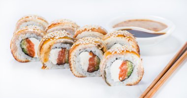 Susam (sığ Dof ile yılan balığı closeup Japon suşi)