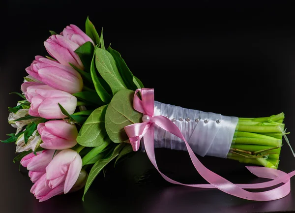 Bir tatlı ihale bahar buketi gelin buket tul Close-Up — Stok fotoğraf