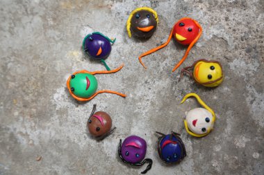 birlikte gülümseyen mutlu çok uluslu şirket