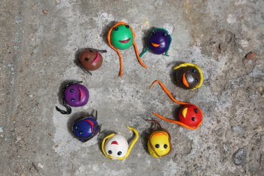 birlikte gülümseyen mutlu çok uluslu şirket