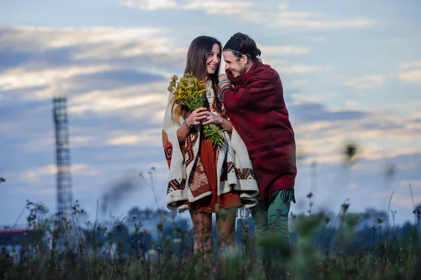 Hippie way dressed couple pose in the morning sky background — Stock Photo, Image