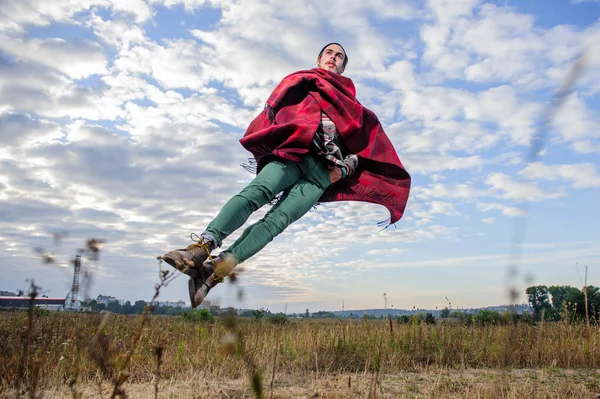 Ballerino di balletto maschile esegue all'aperto — Foto Stock