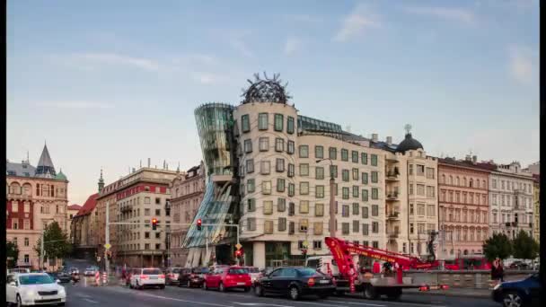 Prague, Tsjechië - September 13,2016: Dansende Huis in Praag, Tsjechië — Stockvideo