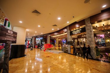 DUBAI, BAE - 21 ARALIK, Emirliklerin merkezi, Dubai, Birleşik Arap Emirlikleri. Emirliklerin AVM 'si Dubai' nin Al Barsha bölgesinde bir alışveriş merkezidir..