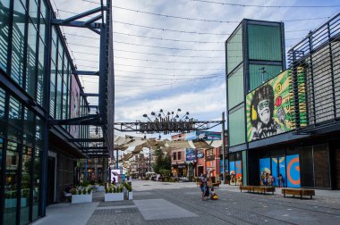 Dubai, BAE: Birleşik Arap Emirlikleri - 10 Eylül 2020: Dubai 'deki La Mer Beach Resort