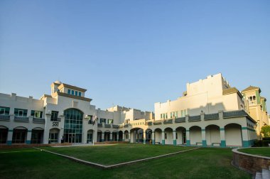 Dubai, Birleşik Arap Emirlikleri - 15 Kasım 2020: Dubai Bilgi Parkı - özel şirketler için dünyanın tek yetenek geliştirme alanı - Al Sufouh bölgesinde yer alır..