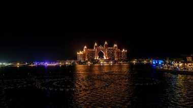 DUBAI, BAE - 15 Kasım 2020 'de Atlantis Oteli, Dubai, BAE. Atlantis, yapay bir adada inşa edilmiş 5 yıldızlı lüks bir oteldir.