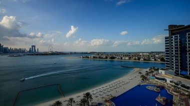 DUBAI, BAE - 31 Aralık 2020: Plaj manzarası ve kompleks Oceana Palm Jumeirah