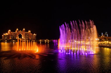 Dubai, BAE - 5 Şubat 2020 Dubai 'deki The Pointe at Palm Jumeirah, dünyanın en büyüğü olduğu doğrulandı.