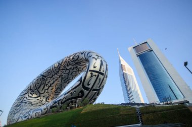 Dubai, BAE, 5 Ekim 2020. Devam eden Gelecek Müzesi projesi, Dubai 'nin bir sonraki ikonik binası. Fütürist yenilik ve tasarımın evrensel fuar 2020 'ye hazır olması için eşsiz bir kuluçka makinesi..