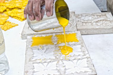 Mobilya parçaları mobilya atölyesinde yakın çekim.