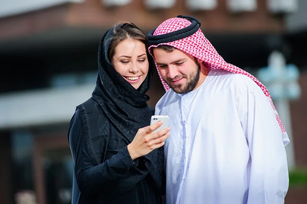 Middle eastern family outdoor.Arabic family. — Stock Photo, Image