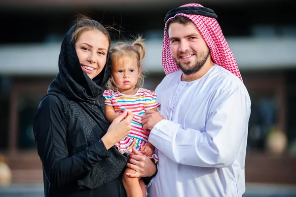 Bild der modernen arabischen Familie. — Stockfoto