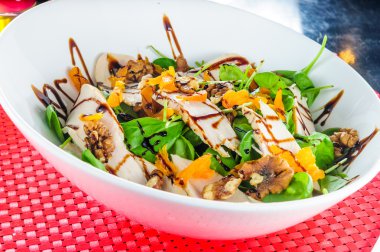 Et ve ruccola salatası