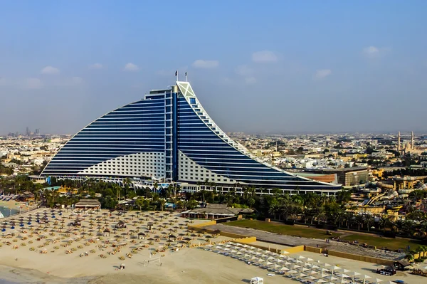 Hotel de playa Jumeirah en Dubai, Emiratos Árabes Unidos — Foto de Stock