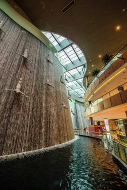 Dubai Alışveriş Merkezi, UAE dünyanın en büyük alışveriş merkezi.