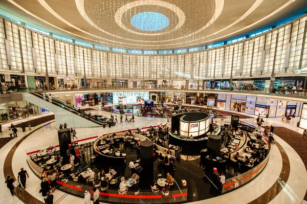 Centrum handlowego Dubai Mall, największe na świecie centrum handlowe w Zjednoczonych Emiratach Arabskich. — Zdjęcie stockowe