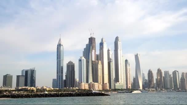 A view of Jumeirah beach residence from Palm island.Dubai, Emiratos Árabes Unidos — Vídeo de stock