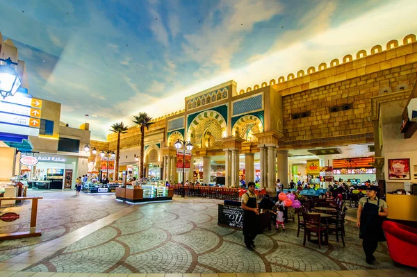 Interiér Ibn Battuta Mall, Dubaj, Spojené arabské emiráty. — Stock fotografie