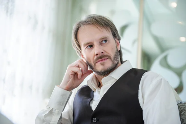 Portrait of handsome adult businessman.in interier. — Stock Photo, Image