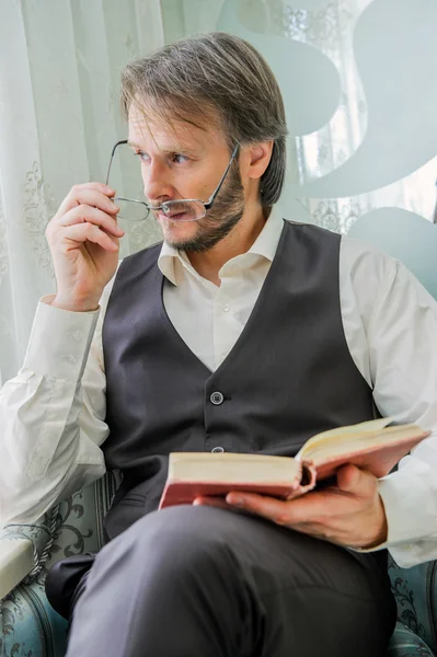 Portrait of reading man in interior, — Stock Photo, Image