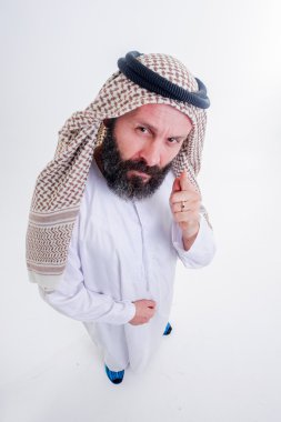 Fanny Arapça adam duyguları ile poz veriyor..