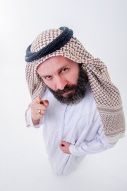 Fanny Arapça adam duyguları ile poz veriyor..