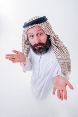 Fanny Arapça adam duyguları ile poz veriyor..