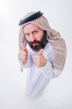 Fanny Arapça adam duyguları ile poz veriyor..