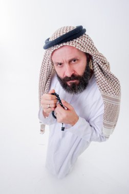 Fanny Arapça adam duyguları ile poz veriyor..