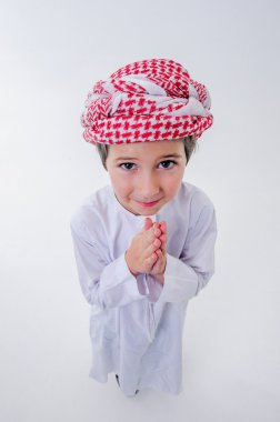 Fanny Arapça çocuk duyguları ile poz veriyor..