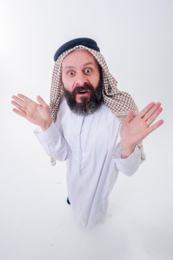 Fanny Arapça adam duyguları ile poz veriyor..