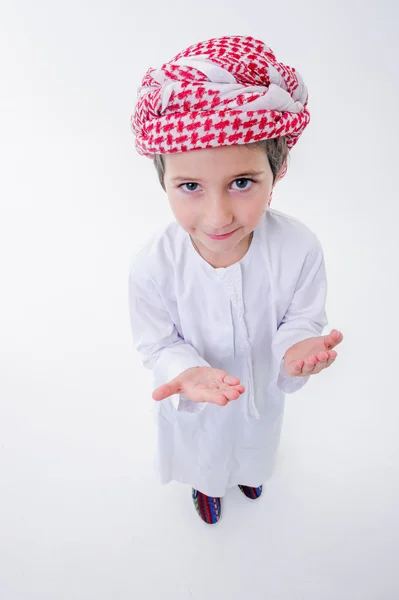 Fanny arabique garçon pose avec des émotions . — Photo