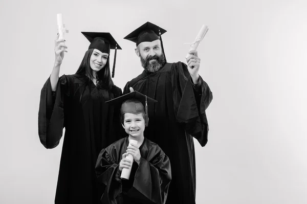 Exitosos tres graduados universitarios de diferentes edades . —  Fotos de Stock