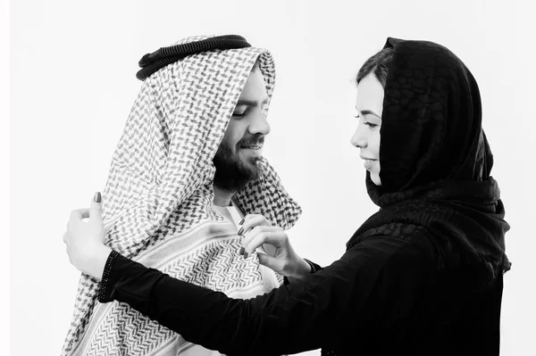 Half body of arabic couple posing together isolated on grey background. — Stock Photo, Image