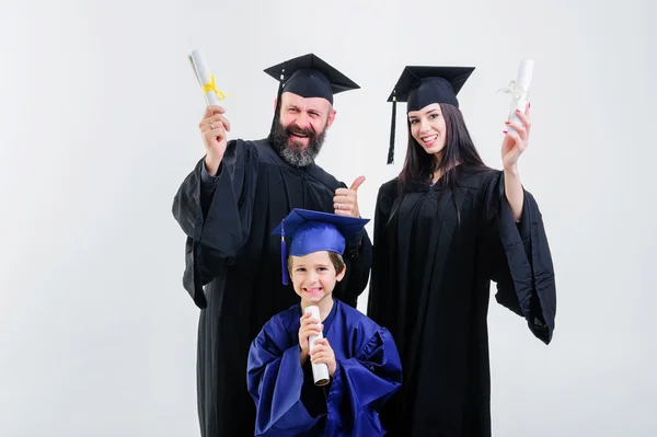 Succesvolle drie college verschillende leeftijd afgestudeerden. — Stockfoto